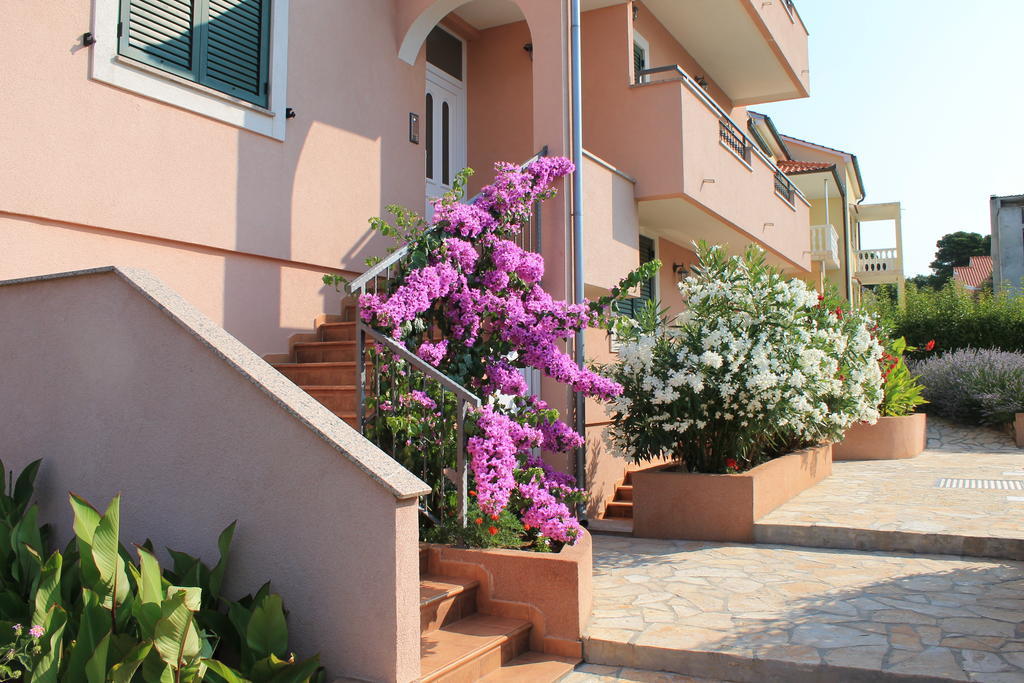 Apartments Lara & Luka ซาดาร์ ภายนอก รูปภาพ